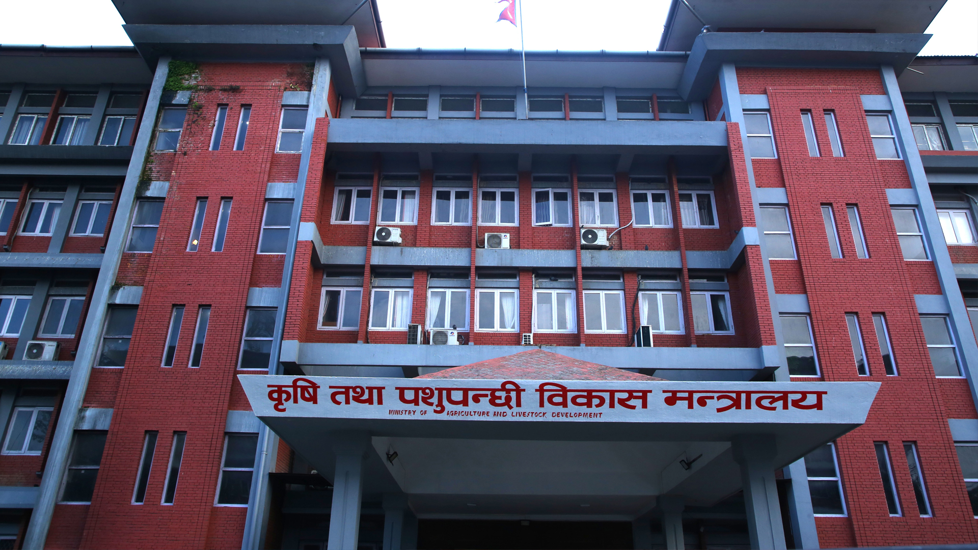 सुदूपश्चिम प्रदेशका २६ पालिकाले उठाएनन् रासायनिक मल, तुरुन्त नलगे डिपोबाटै बिक्री गरिने चेतावनी 