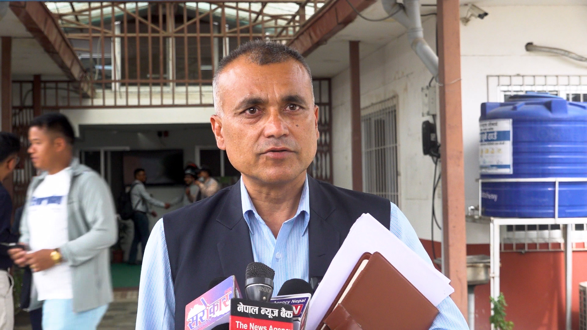 <p>काठमाडौं । राष्ट्रिय विपद् जोखिम न्यूनीकरण तथा व्यवस्थापन प्राधिकरणले मनसुनजन्य विपद्को जोखिम न्यूनीकरणका लागि सबै निकायसँग समन्वय गरेर तयारी अघि बढाएको जनाएको छ । राष्ट्रिय विपद् जोखिम न्यूनीकरण तथा व्यवस्थापन प्राधिकरणका कार्यकारी प्रमुख तथा सहसचिव प्रदीपकुमार कोइरालाले आइतबार प्राधिकरणको बैठकपछि सञ्चारकर्मीसँग कुराकानी गर्दै मनसुन अवधिमा हुन सक्ने विपद् व्यवस्थापनका लागि विभिन्न निकायसँग समन्वय गरी तयारीको…</p>
