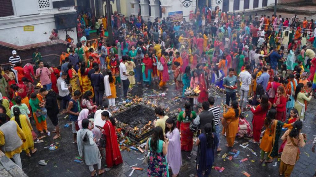 आज साउनको पहिलो सोमबार, देशभरका शिवालयमा भक्तजनको भीड