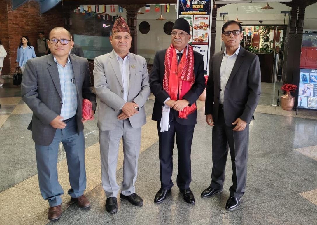 <p>&nbsp; काठमाडौं । नेपाली कम्युनिष्ट पार्टीका संयोजक तथा पूर्वप्रधानमन्त्री पुष्पकमल दाहाल ‘प्रचण्ड’ श्रीलंकाको पाँचदिने राजनीतिक भ्रमण सफलतापूर्वक सम्पन्न गरी आज स्वदेश फर्किएका छन्। उनलाई त्रिभुवन अन्तर्राष्ट्रिय विमानस्थलमा पार्टीका नेताहरू तथा कार्यकर्ताले स्वागत गरेका थिए। संयोजक प्रचण्ड जुलाई १५ मा श्रीलंका पुगेका थिए । भ्रमणका क्रममा उनले इन्टरनेशनल पिपुल्स एसेम्बलीद्वारा आयोजित ‘ह्यान्ड्स अफ एसिया’ अन्तर्राष्ट्रिय सम्मेलन…</p>
